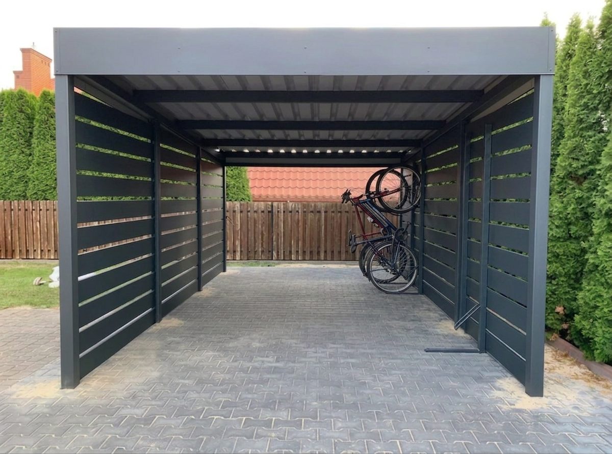 Wiata z zamykaną przechowalnią rowerów i sprzętu sportowego
